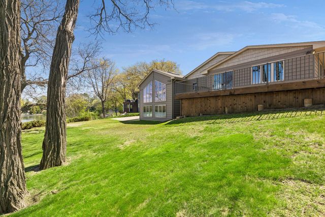 4033 Silver Lake Terrace NE, Saint Anthony, MN 55421