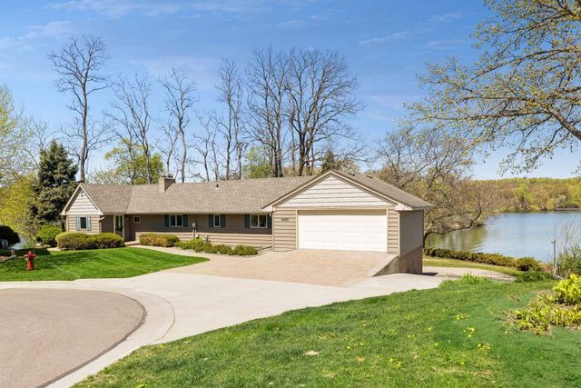 4033 Silver Lake Terrace NE, Saint Anthony, MN 55421