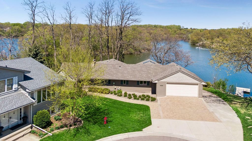 4033 Silver Lake Terrace NE, Saint Anthony, MN 55421
