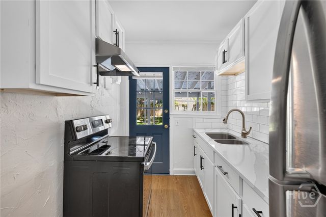 216 E 57th Street, Savannah, GA 31405
