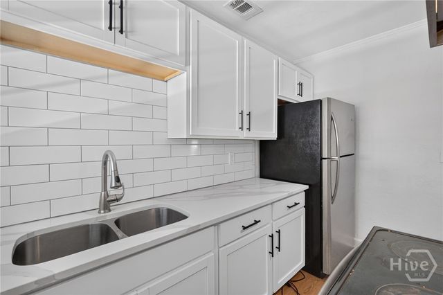 216 E 57th Street, Savannah, GA 31405