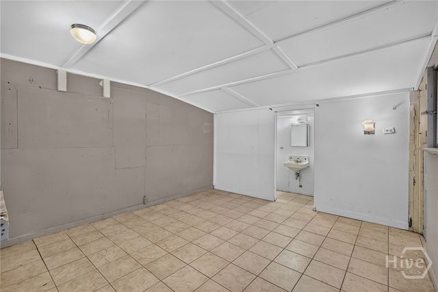 216 E 57th Street, Savannah, GA 31405