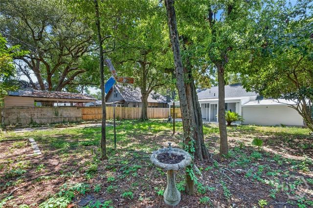 216 E 57th Street, Savannah, GA 31405