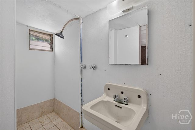 216 E 57th Street, Savannah, GA 31405