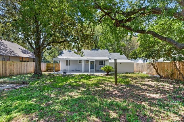 216 E 57th Street, Savannah, GA 31405
