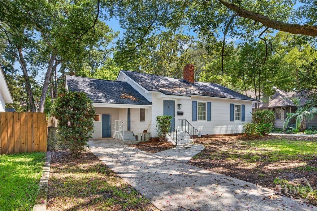 216 E 57th Street, Savannah, GA 31405