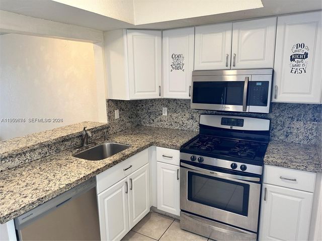 7713 SW 88th St A310, Miami, FL 33156