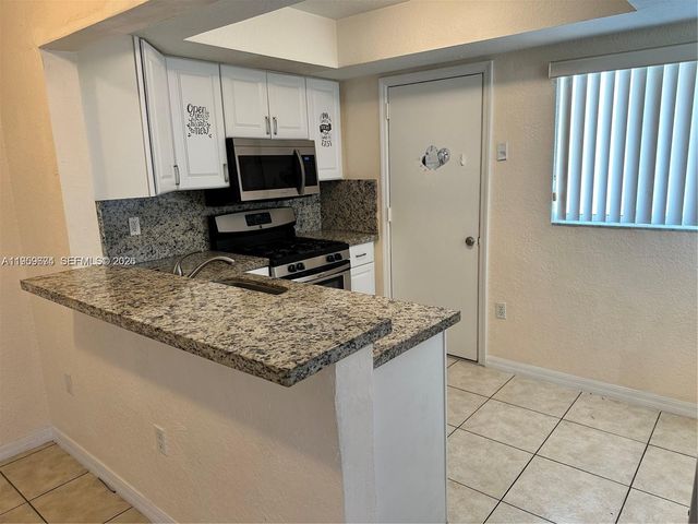 7713 SW 88th St A310, Miami, FL 33156