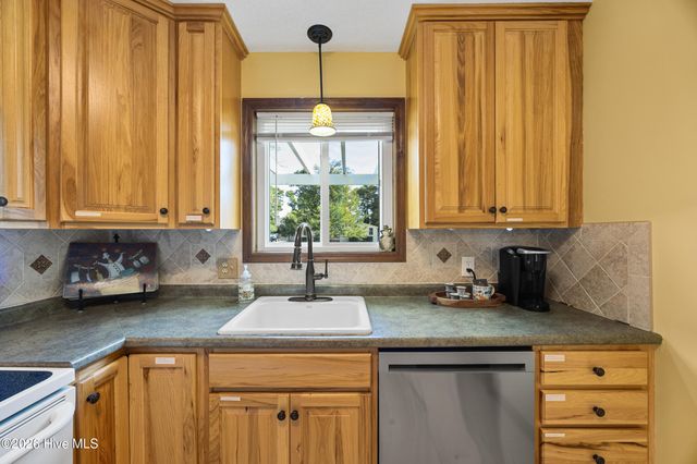 653 Hidden Valley Road, Wilmington, NC 28409