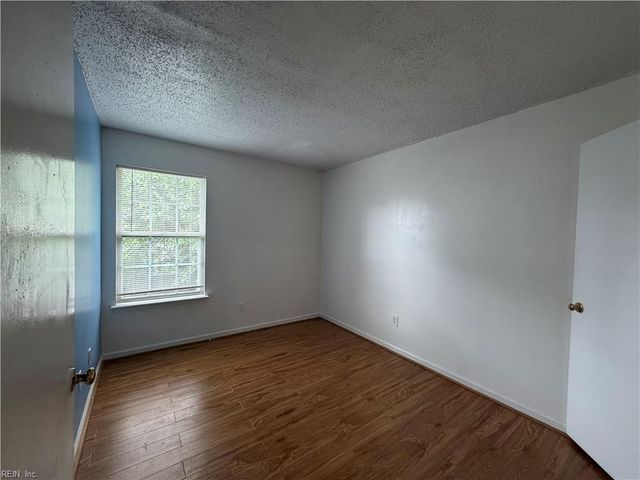 548 Hollomon DR, Hampton, VA 23666