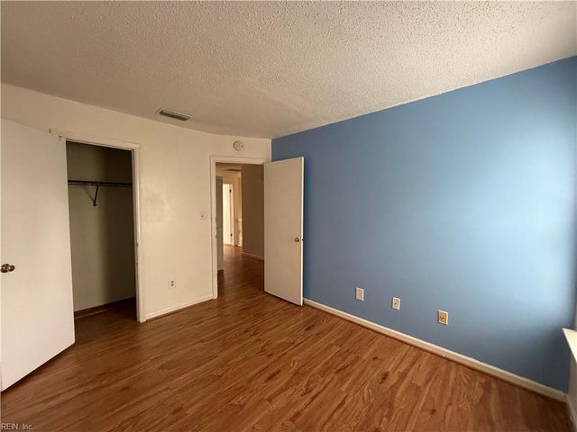 548 Hollomon DR, Hampton, VA 23666