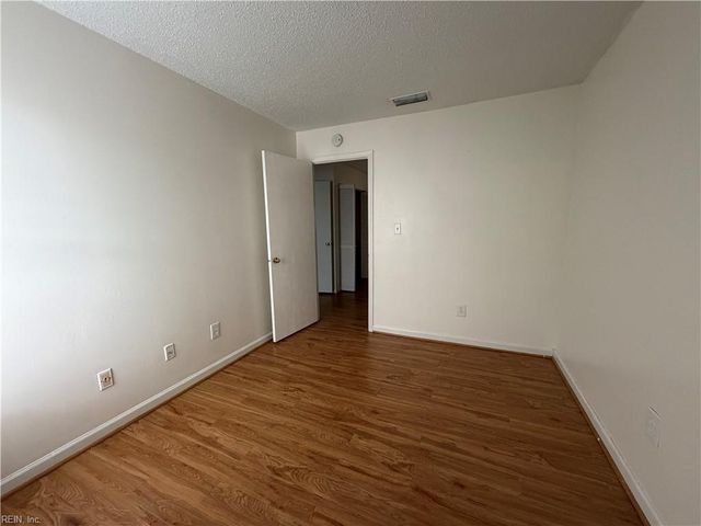 548 Hollomon DR, Hampton, VA 23666