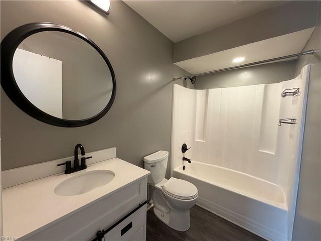 548 Hollomon DR, Hampton, VA 23666