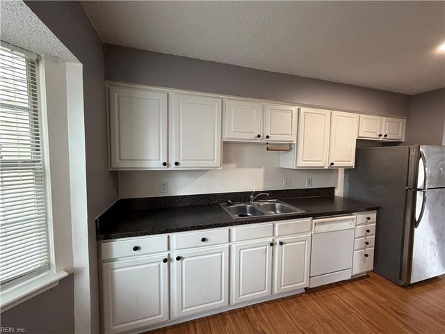 548 Hollomon DR, Hampton, VA 23666