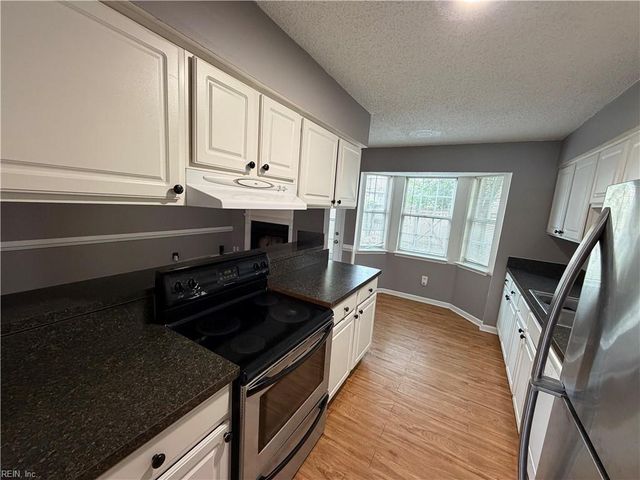 548 Hollomon DR, Hampton, VA 23666