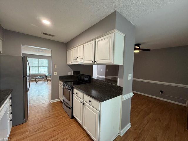 548 Hollomon DR, Hampton, VA 23666