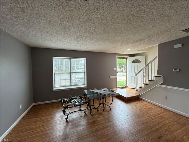 548 Hollomon DR, Hampton, VA 23666