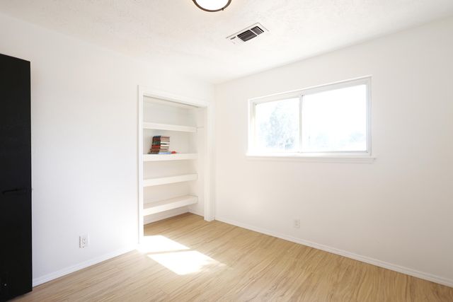 700 Tomasita Street NE, Albuquerque, NM 87123