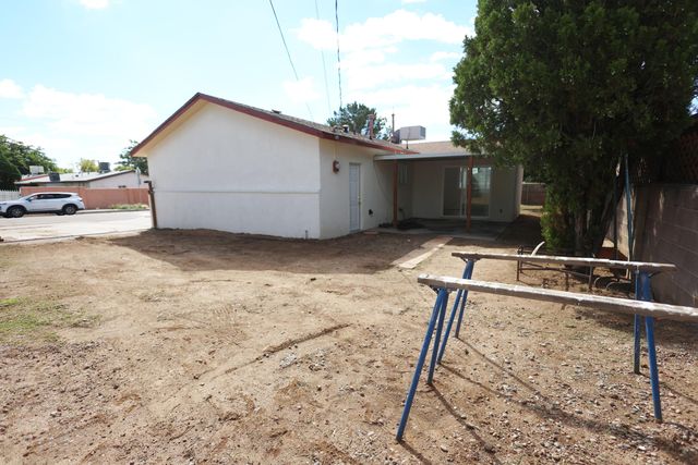 700 Tomasita Street NE, Albuquerque, NM 87123