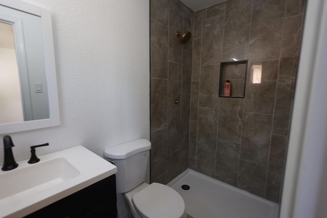 700 Tomasita Street NE, Albuquerque, NM 87123