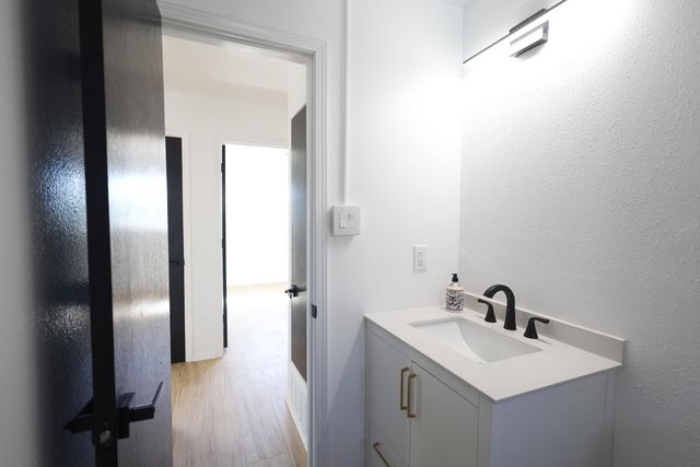700 Tomasita Street NE, Albuquerque, NM 87123