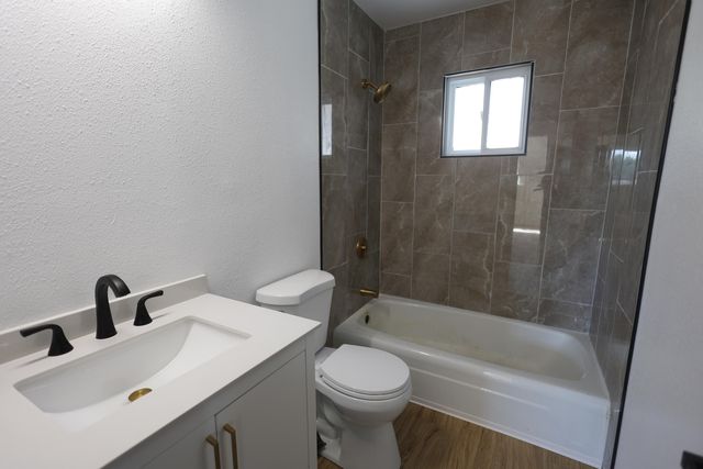 700 Tomasita Street NE, Albuquerque, NM 87123