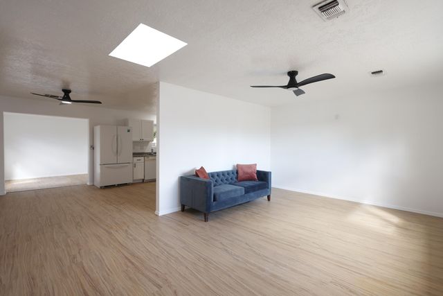 700 Tomasita Street NE, Albuquerque, NM 87123