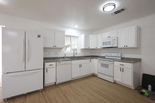 700 Tomasita Street NE, Albuquerque, NM 87123