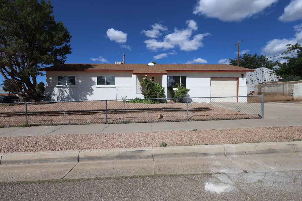 700 Tomasita Street NE, Albuquerque, NM 87123