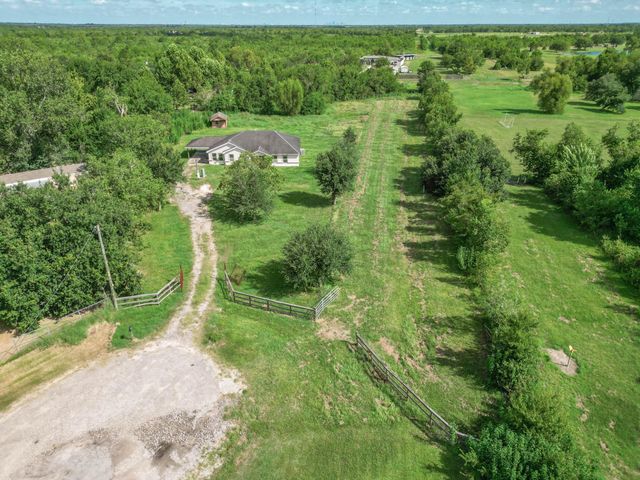 1499 County Road 393b, Alvin, TX 77511