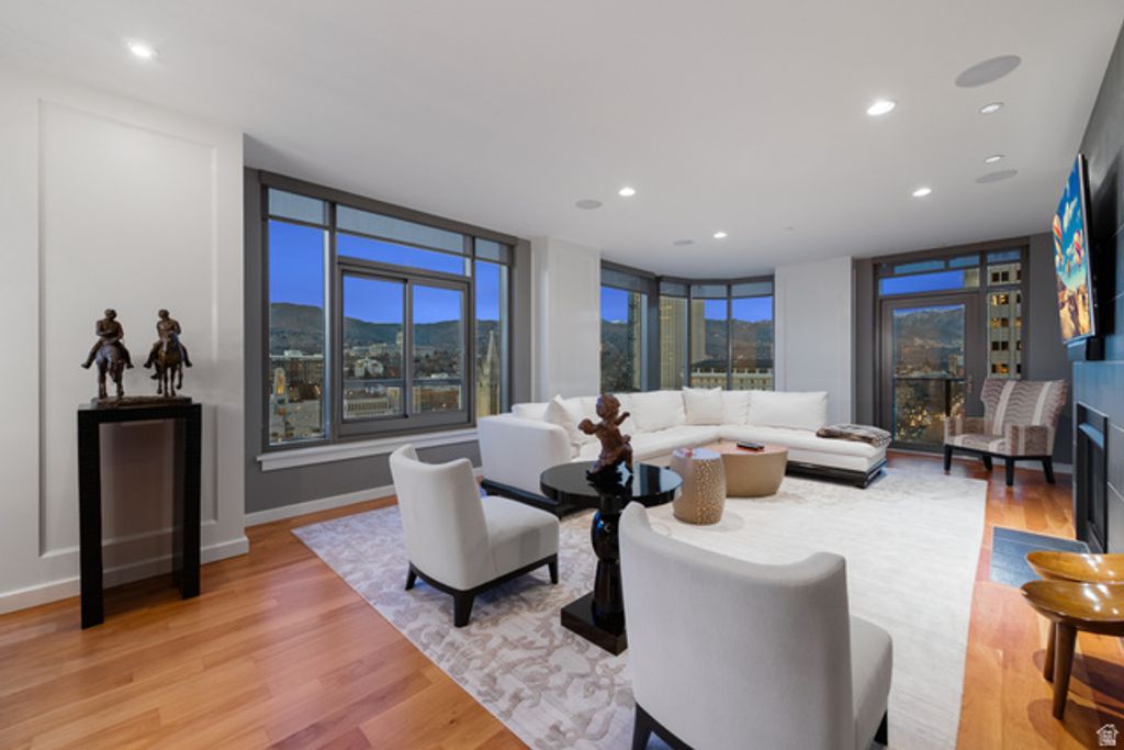 Image 1 of property listing at 99 W SOUTH TEMPLE ST #1607, Salt Lake City, UT 84101