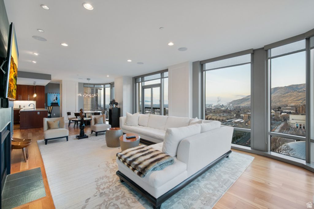 Image 21 of property listing at 99 W SOUTH TEMPLE ST #1607, Salt Lake City, UT 84101