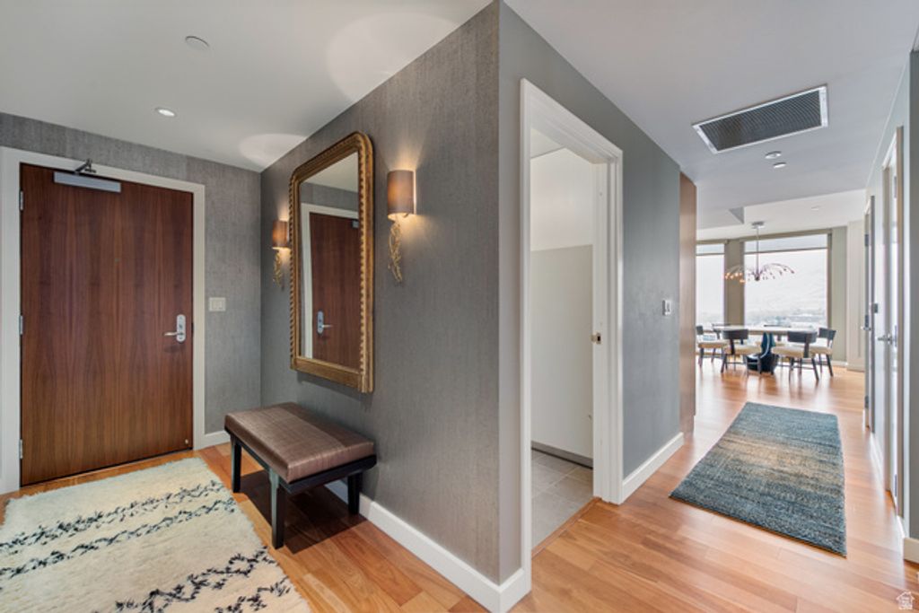 Image 4 of property listing at 99 W SOUTH TEMPLE ST #1607, Salt Lake City, UT 84101