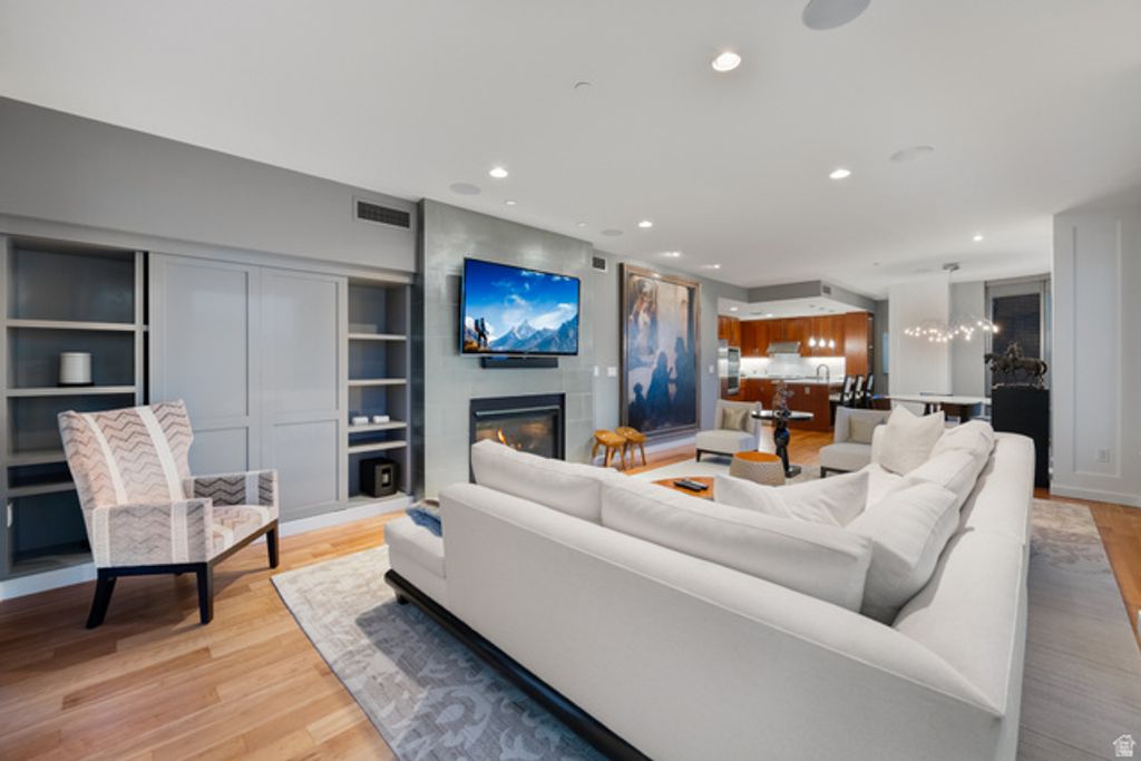 Image 38 of property listing at 99 W SOUTH TEMPLE ST #1607, Salt Lake City, UT 84101