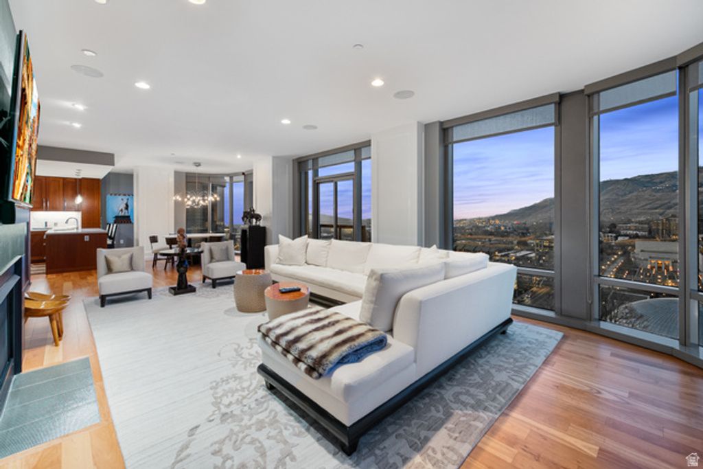 Image 40 of property listing at 99 W SOUTH TEMPLE ST #1607, Salt Lake City, UT 84101