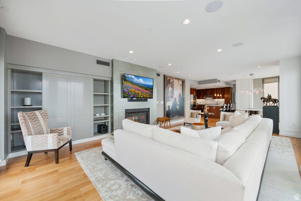 Image 41 of property listing at 99 W SOUTH TEMPLE ST #1607, Salt Lake City, UT 84101