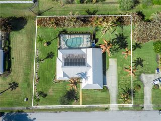 915 32nd Avenue, Vero Beach, FL 32960
