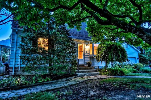 3 4th Avenue, Westwood, NJ 07675