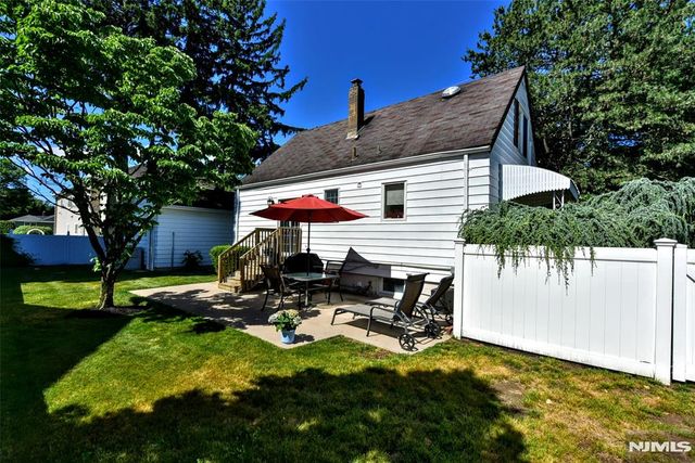 3 4th Avenue, Westwood, NJ 07675