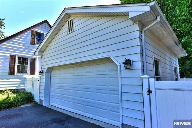 3 4th Avenue, Westwood, NJ 07675