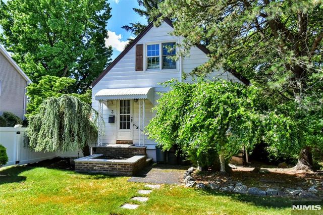 3 4th Avenue, Westwood, NJ 07675