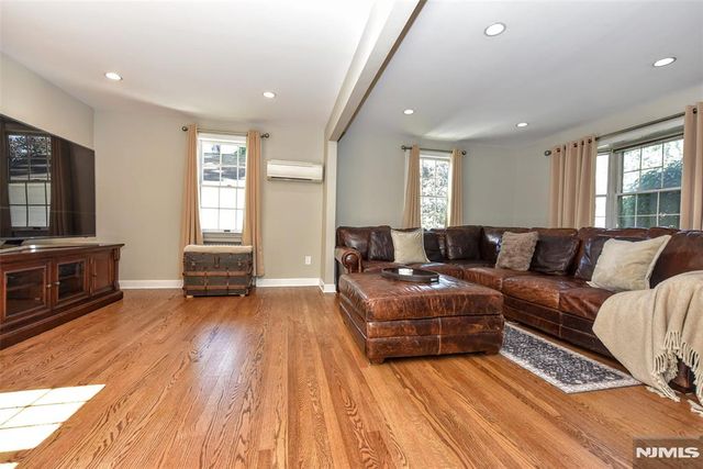3 4th Avenue, Westwood, NJ 07675