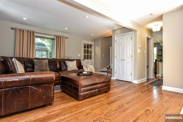3 4th Avenue, Westwood, NJ 07675