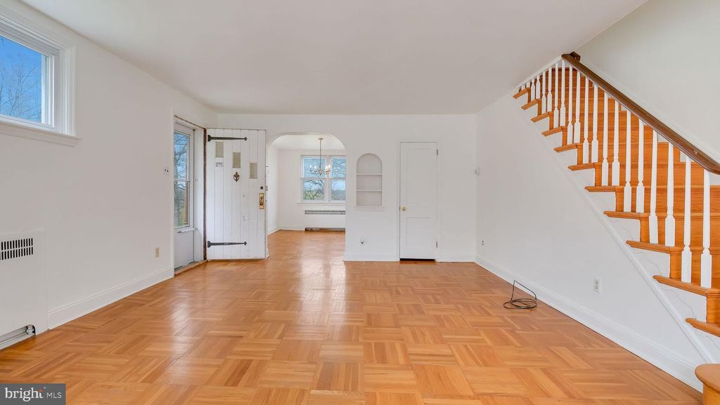 Image 13 of property listing at 136 ACADEMY LN, Upper Darby, PA 19082