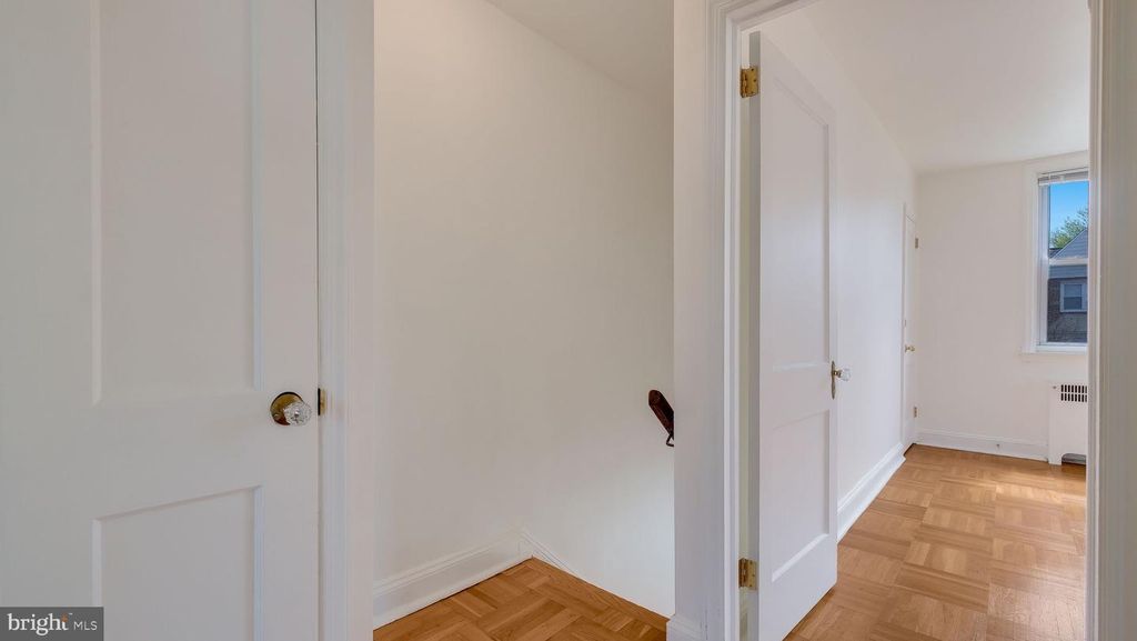 Image 14 of property listing at 136 ACADEMY LN, Upper Darby, PA 19082