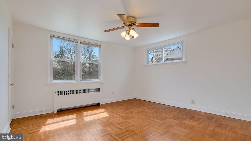 Image 15 of property listing at 136 ACADEMY LN, Upper Darby, PA 19082