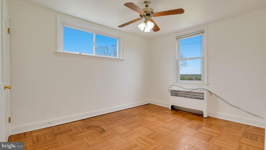 Image 17 of property listing at 136 ACADEMY LN, Upper Darby, PA 19082