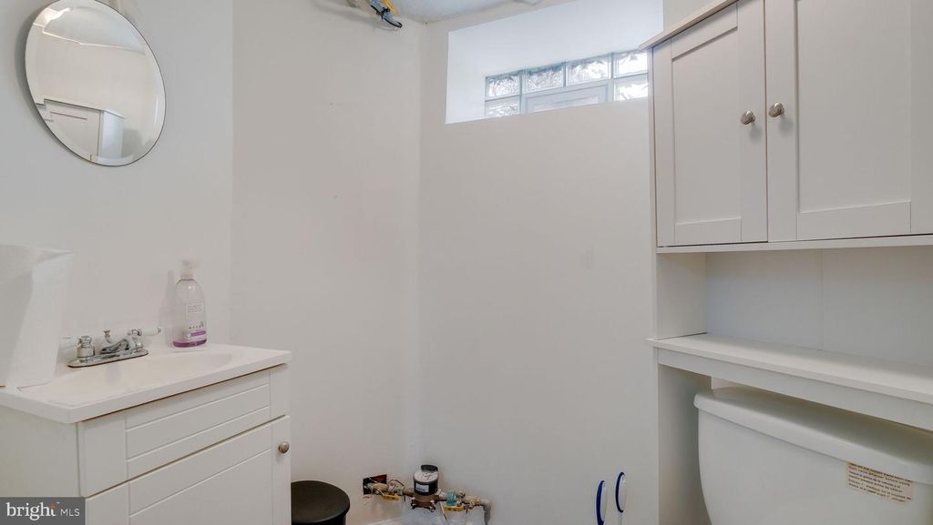 Image 22 of property listing at 136 ACADEMY LN, Upper Darby, PA 19082