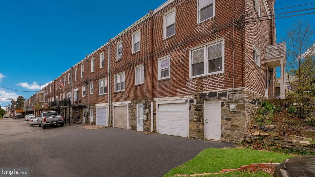 Image 25 of property listing at 136 ACADEMY LN, Upper Darby, PA 19082