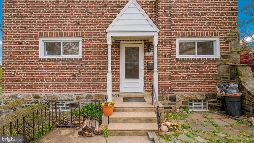 Image 4 of property listing at 136 ACADEMY LN, Upper Darby, PA 19082